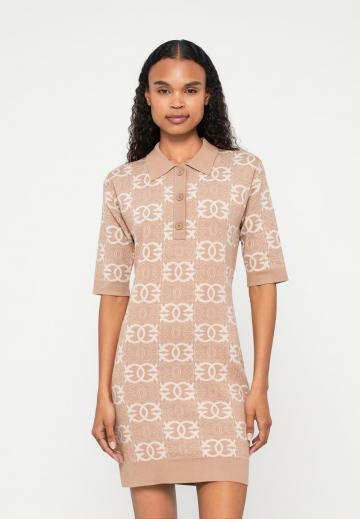 Вязаное платье