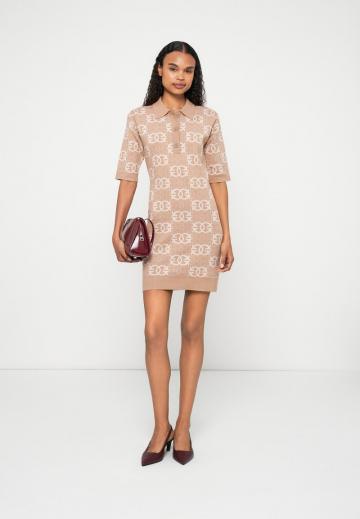 Вязаное платье