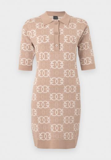 Вязаное платье