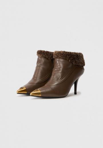 Высокие сапоги