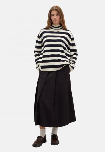 Пуловер в полоску