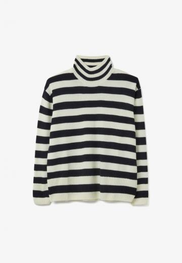 Пуловер в полоску
