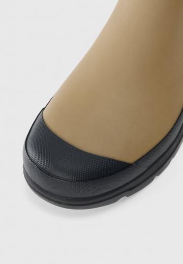 Резиновые сапоги