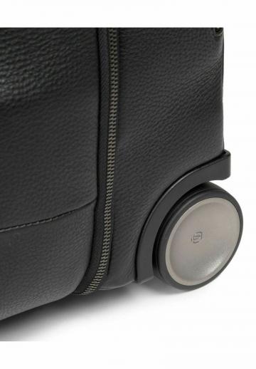 Чемодан на колесах