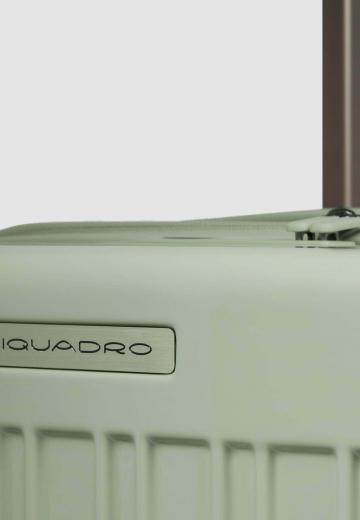 Чемодан на колесах