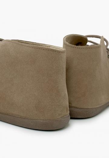 Ботинки на шнуровке