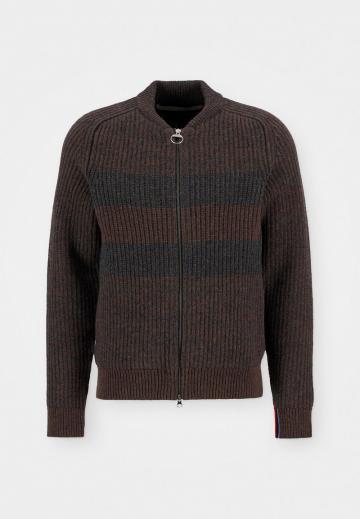 Вязаная кофта