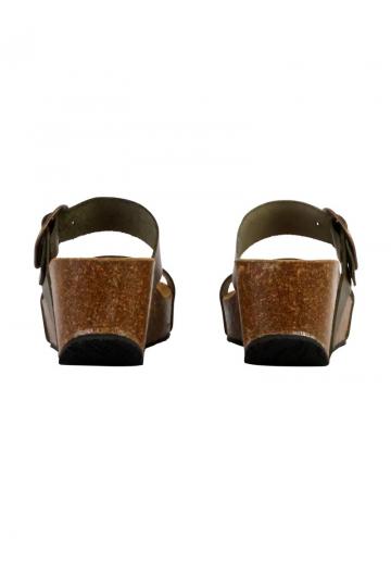 Босоножки на каблуке