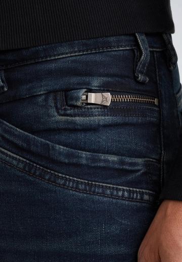 Узкие джинсы