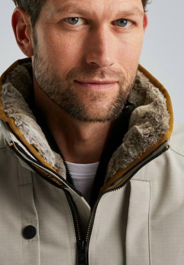 Зимняя куртка