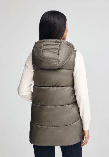 Длинный жилет