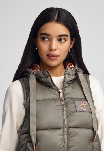 Длинный жилет