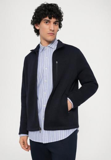 Вязаная кофта