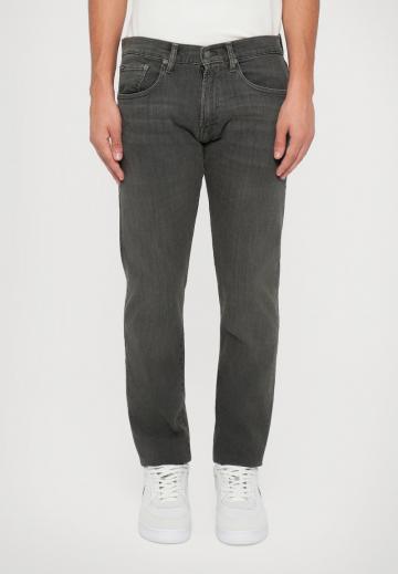 Узкие джинсы