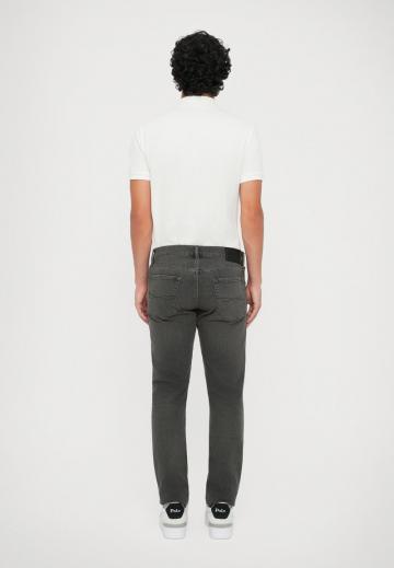 Узкие джинсы