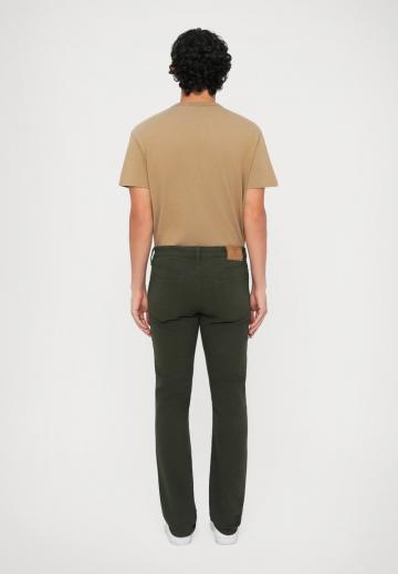 Узкие джинсы