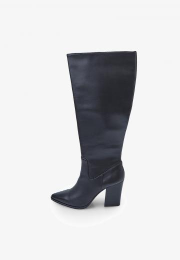 Высокие сапоги