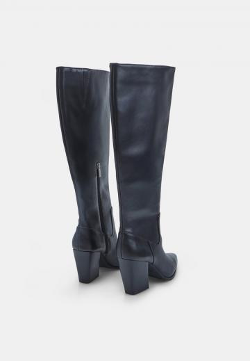 Высокие сапоги