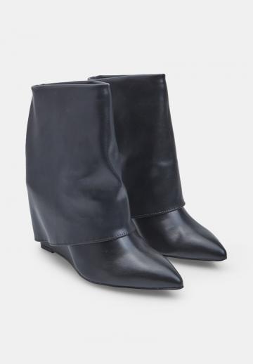 Сапожки на танкетке