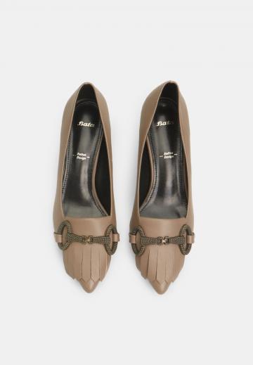 Туфли с высоким носом