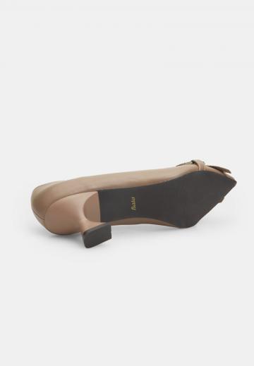 Туфли с высоким носом