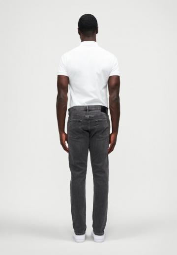 Узкие джинсы