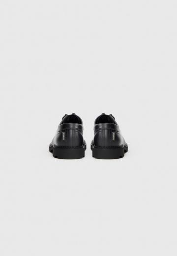 Ботинки на шнуровке