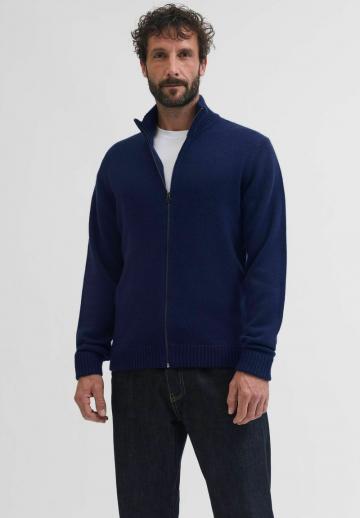 Вязаная кофта