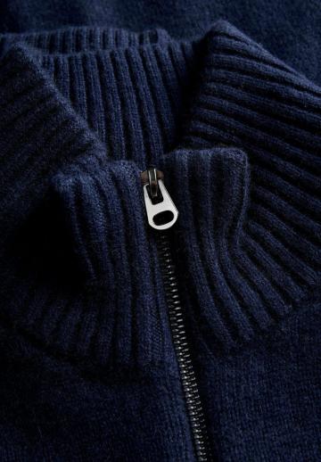 Вязаная кофта