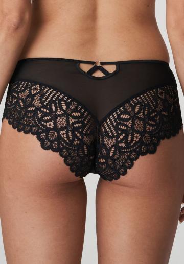 Трусы на бедрах