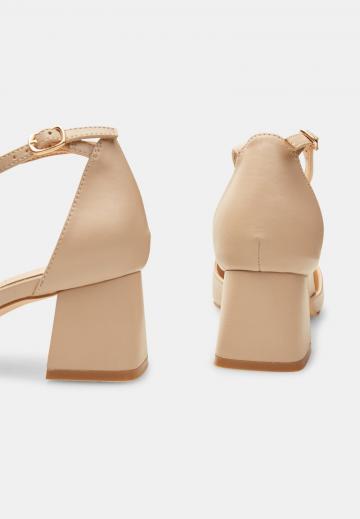 Туфли с ремешком