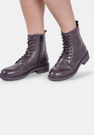 Ботинки на шнуровке