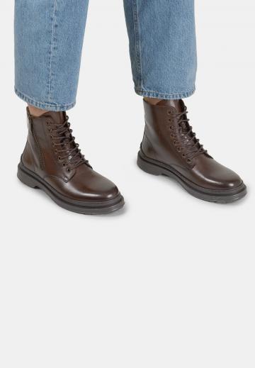 Ботинки на шнуровке