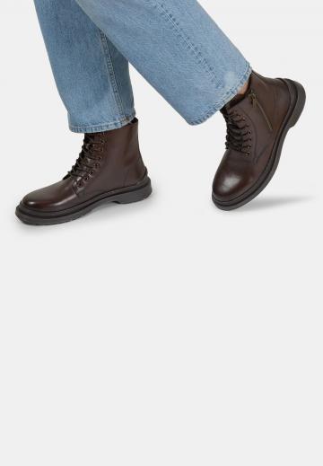 Ботинки на шнуровке