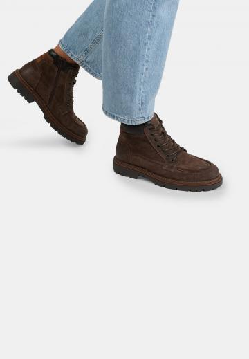 Ботинки на шнуровке