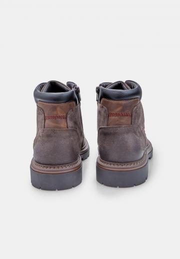 Ботинки на шнуровке