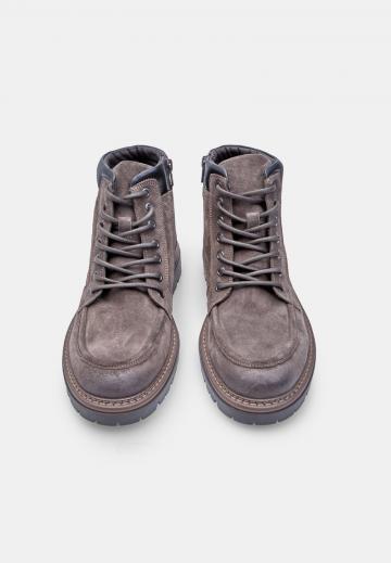 Ботинки на шнуровке