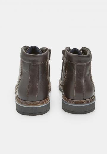 Ботинки на шнуровке