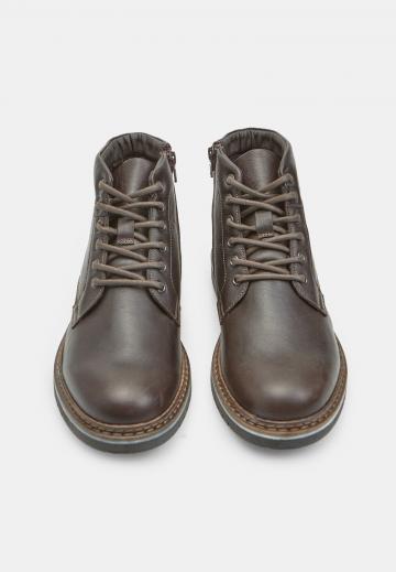 Ботинки на шнуровке