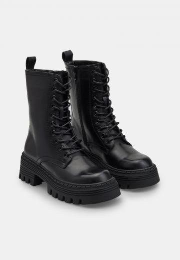 Ботинки на шнуровке