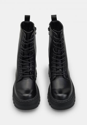 Ботинки на шнуровке