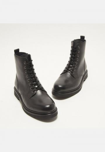 Ботинки на шнуровке