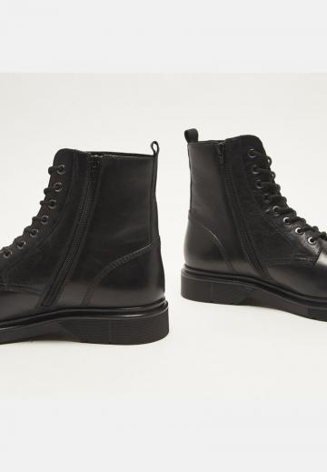 Ботинки на шнуровке