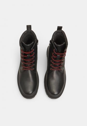 Ботинки на шнуровке