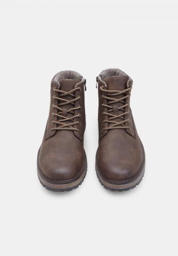Ботинки на шнуровке