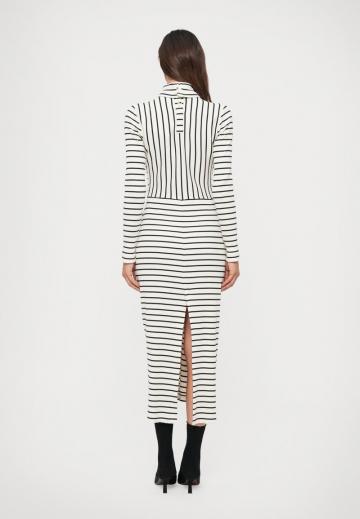 Вязаное платье