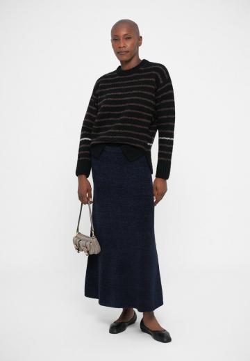 Пуловер в полоску