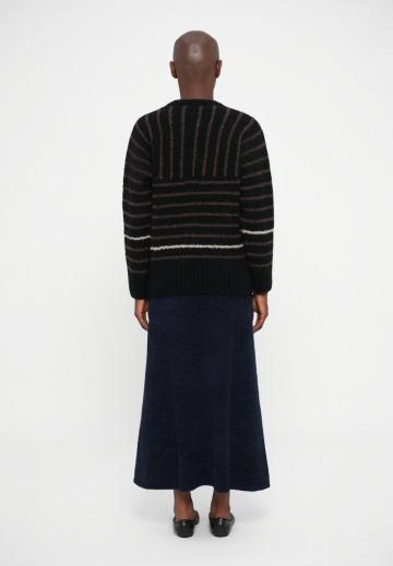Пуловер в полоску