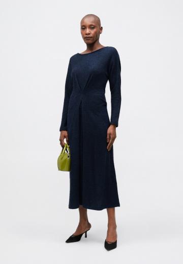 Вязаное платье