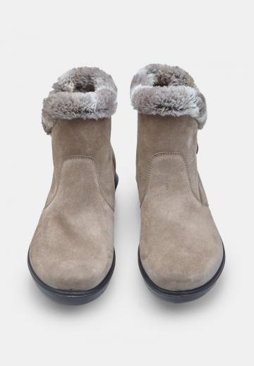 Сапожки на танкетке